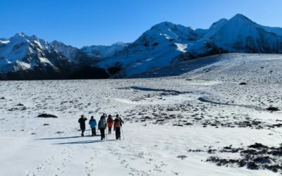 Stage yoga Pyrénées : randonnées à pied où en raquettes, massages, bain nordique, sauna, nouvel An 2027.